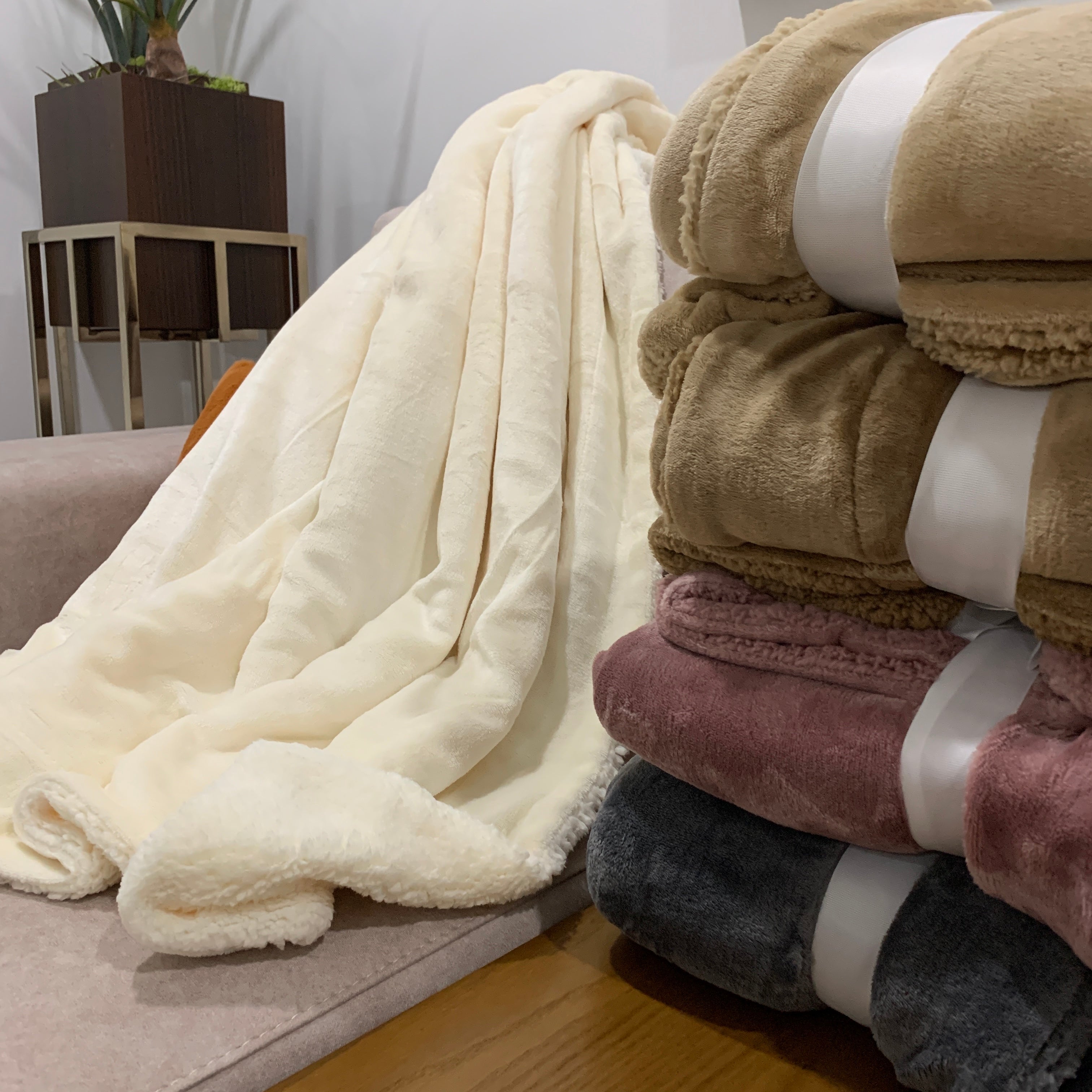 Manta Decorativa Com Pelo de Borrego Soft