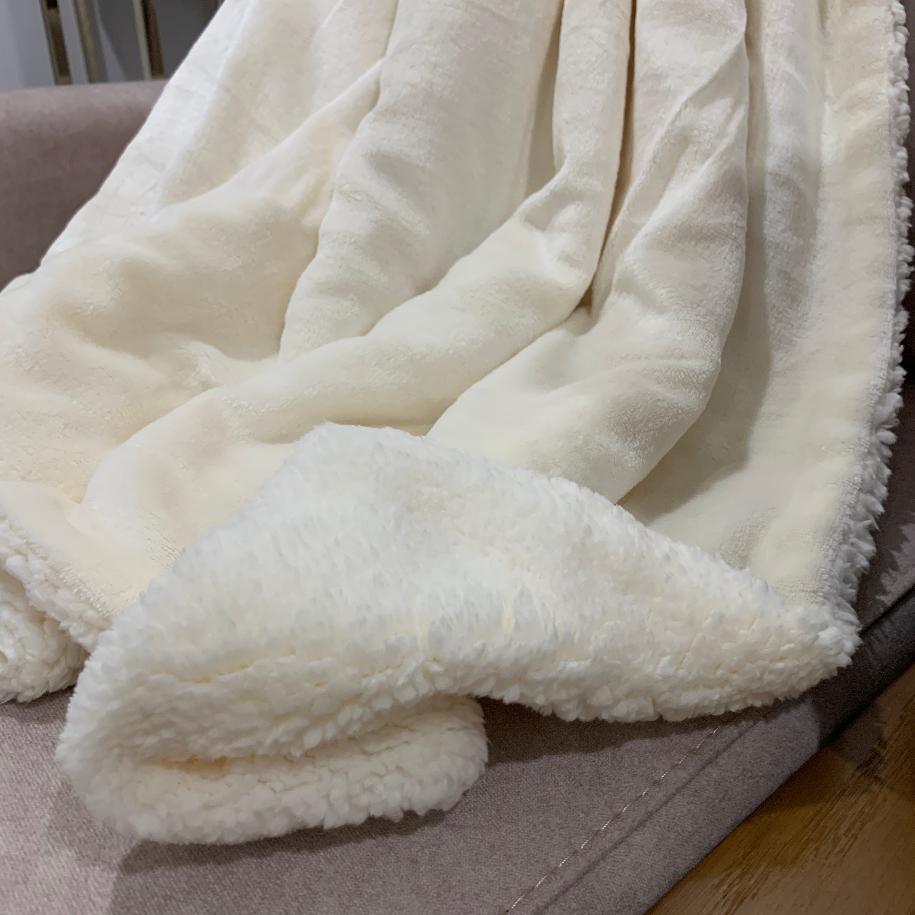 Manta Decorativa Com Pelo de Borrego Soft