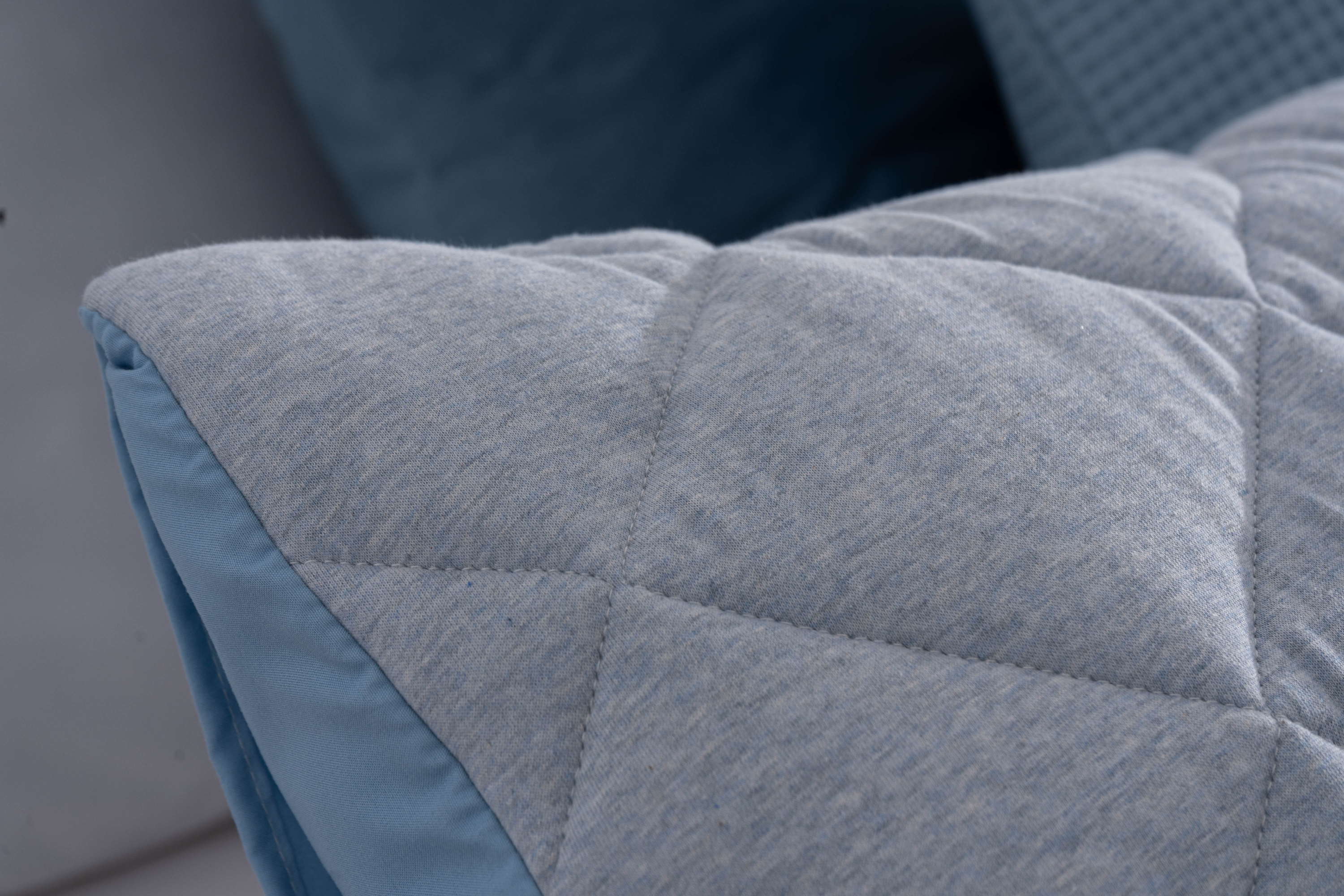 Edredom de Malha Jersey Baldi: Um edredom de alta qualidade feito de malha Jersey, conhecida por sua suavidade e elasticidade. Disponível em diversas cores e tamanhos, este edredom oferece noites de sono confortáveis e aconchegantes, independentemente das condições climáticas. Adicione um toque de luxo e conforto à sua cama com este edredom versátil e elegante