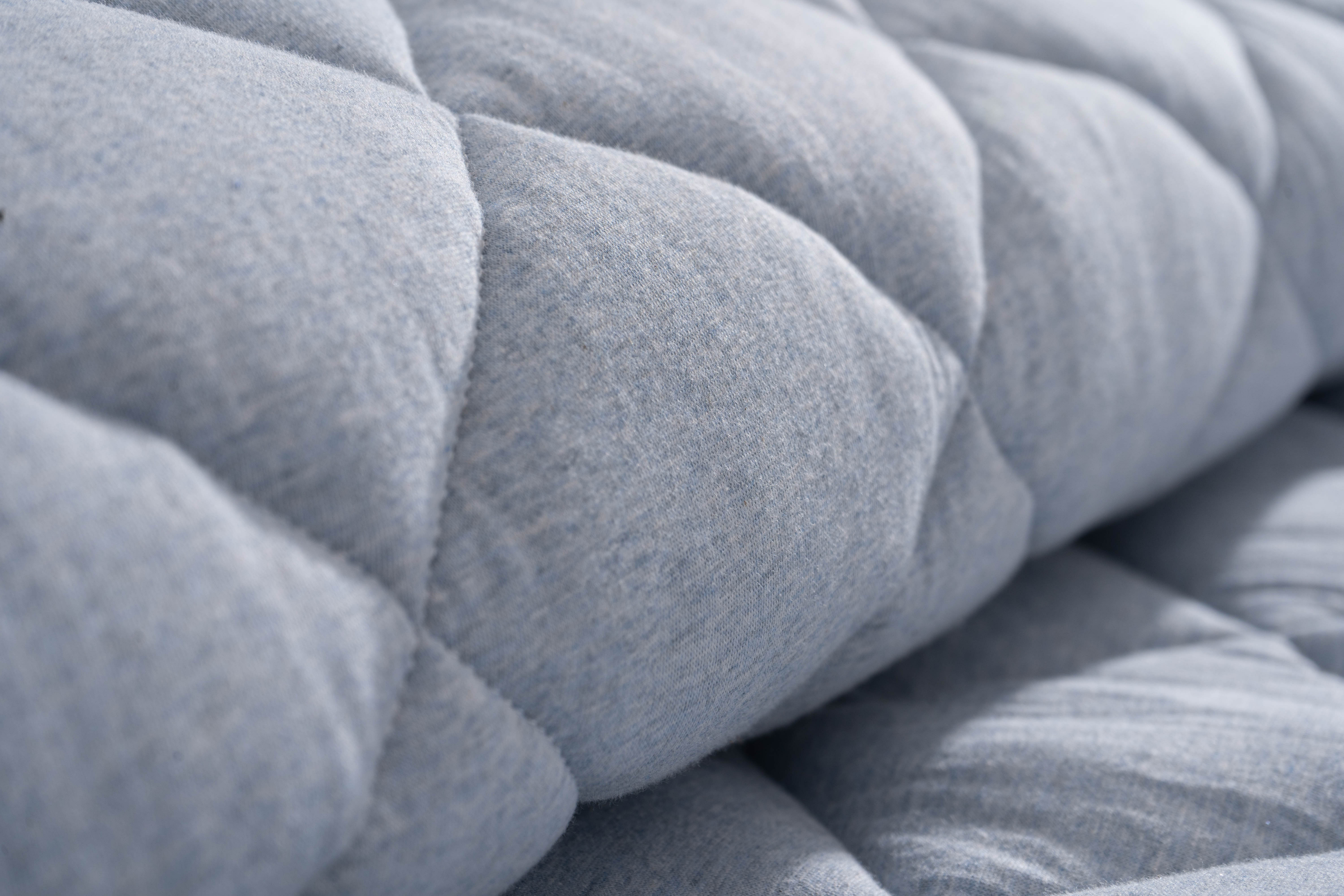 Edredom de Malha Jersey Baldi: Um edredom de alta qualidade feito de malha Jersey, conhecida por sua suavidade e elasticidade. Disponível em diversas cores e tamanhos, este edredom oferece noites de sono confortáveis e aconchegantes, independentemente das condições climáticas. Adicione um toque de luxo e conforto à sua cama com este edredom versátil e elegante