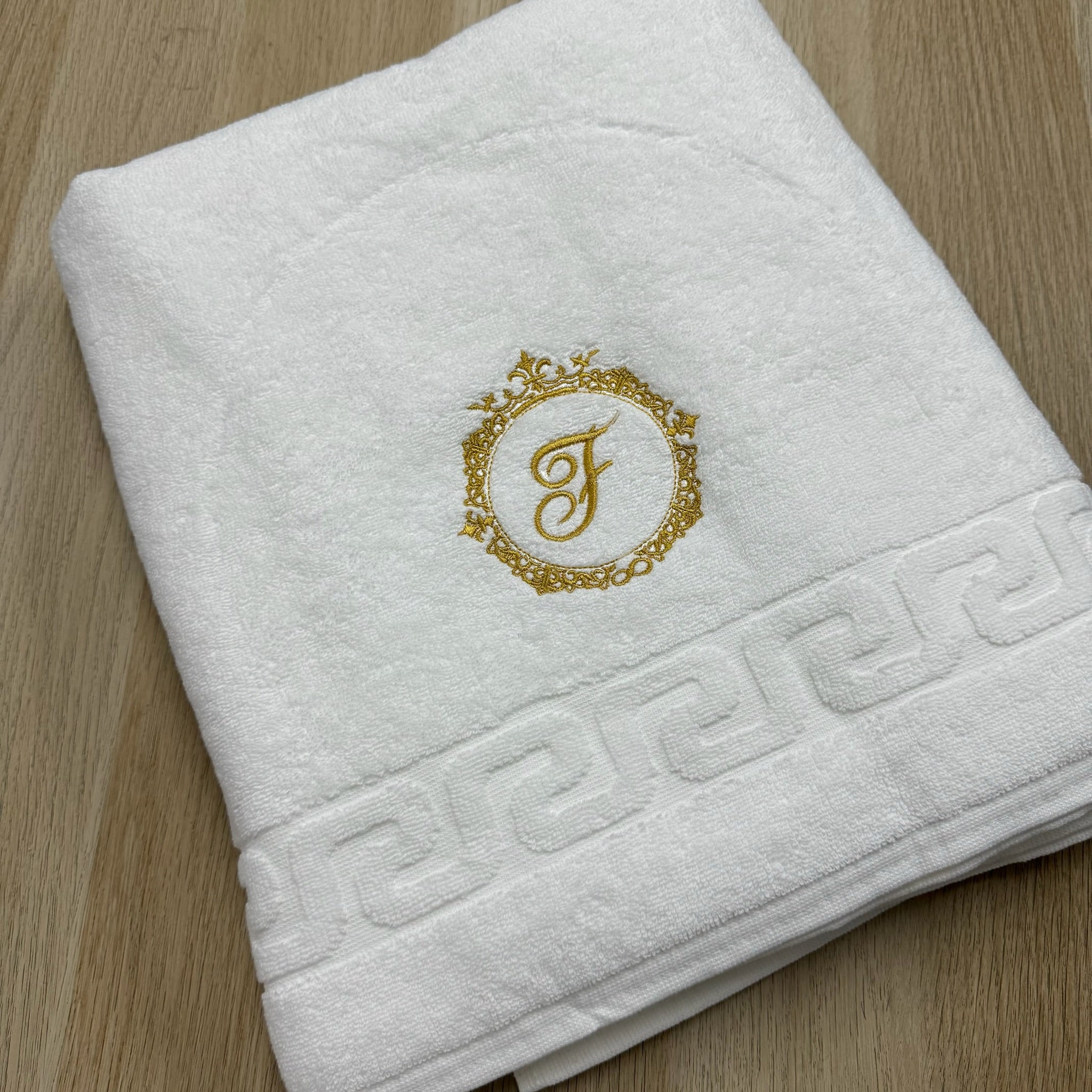 Toalha Branca Personalizada com Monograma