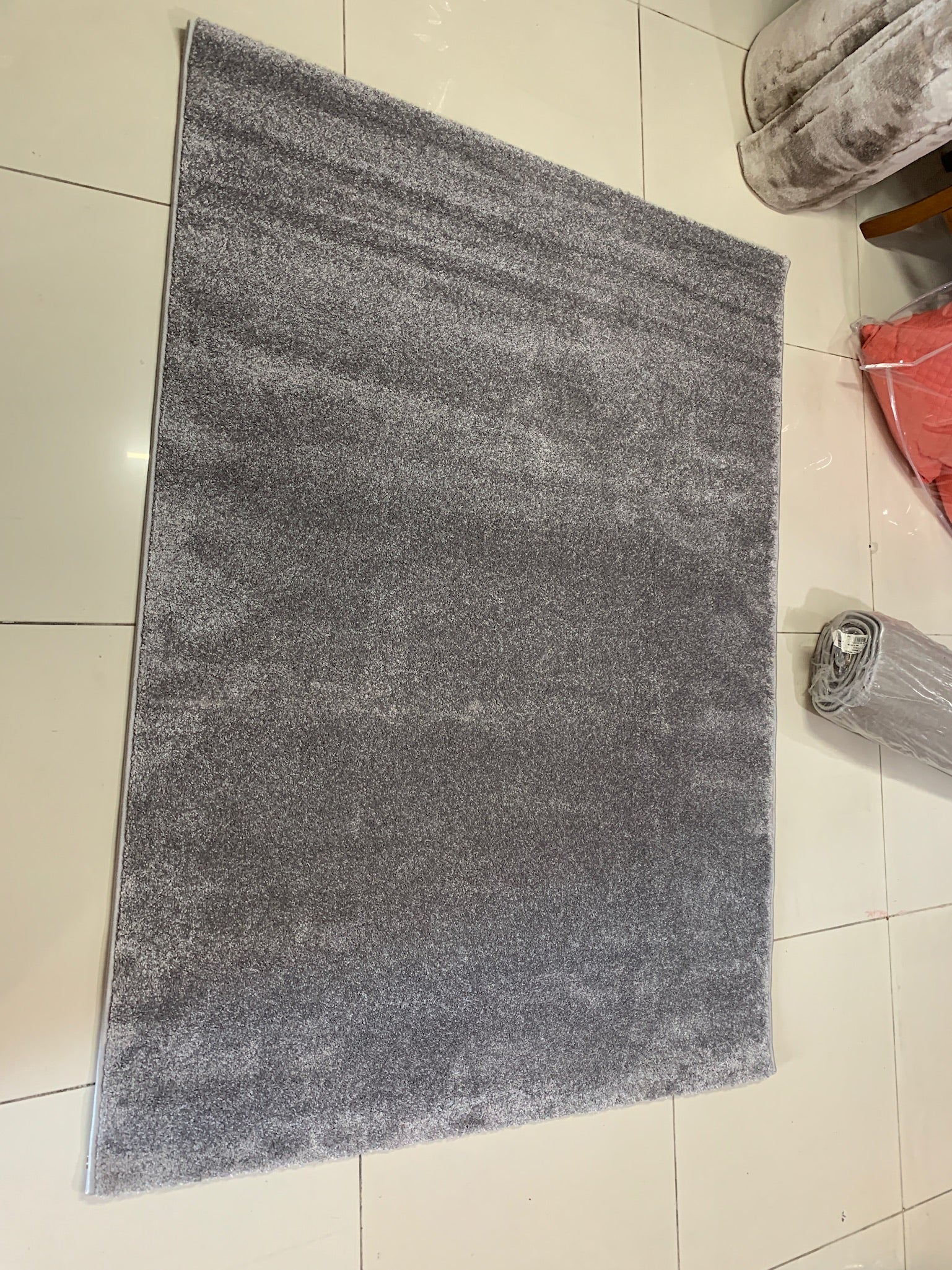 Tapete Liso Pelo Baixo Cinza Escuro - Monaco