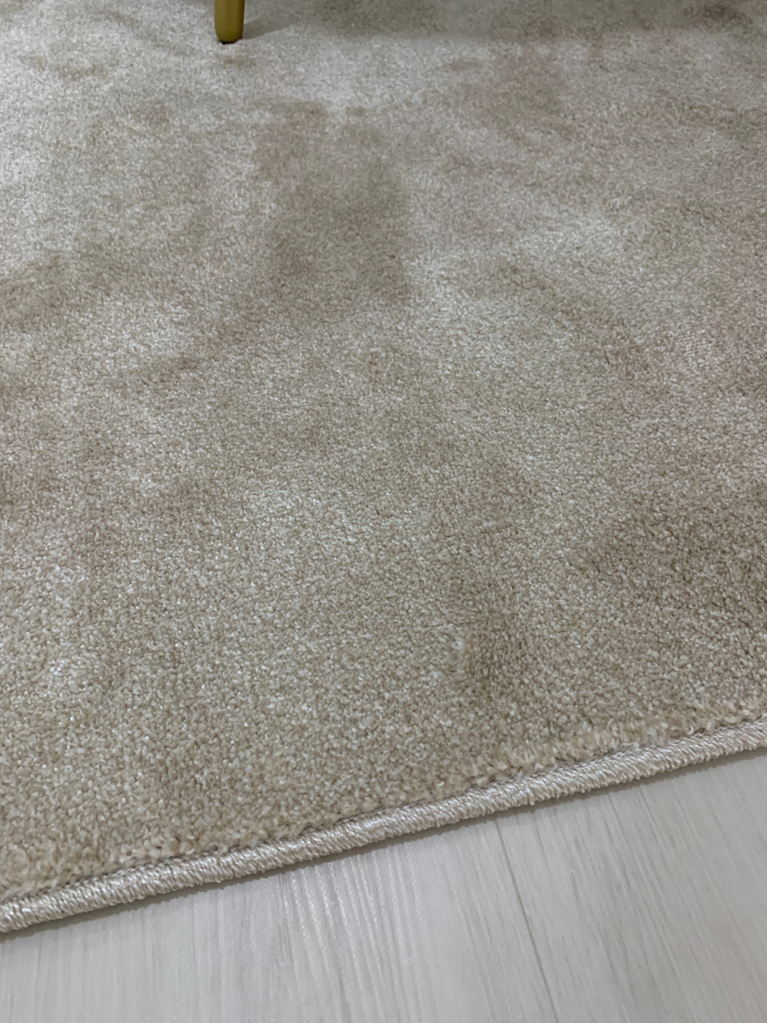 Tapete Liso Pelo Baixo Bege - Verona