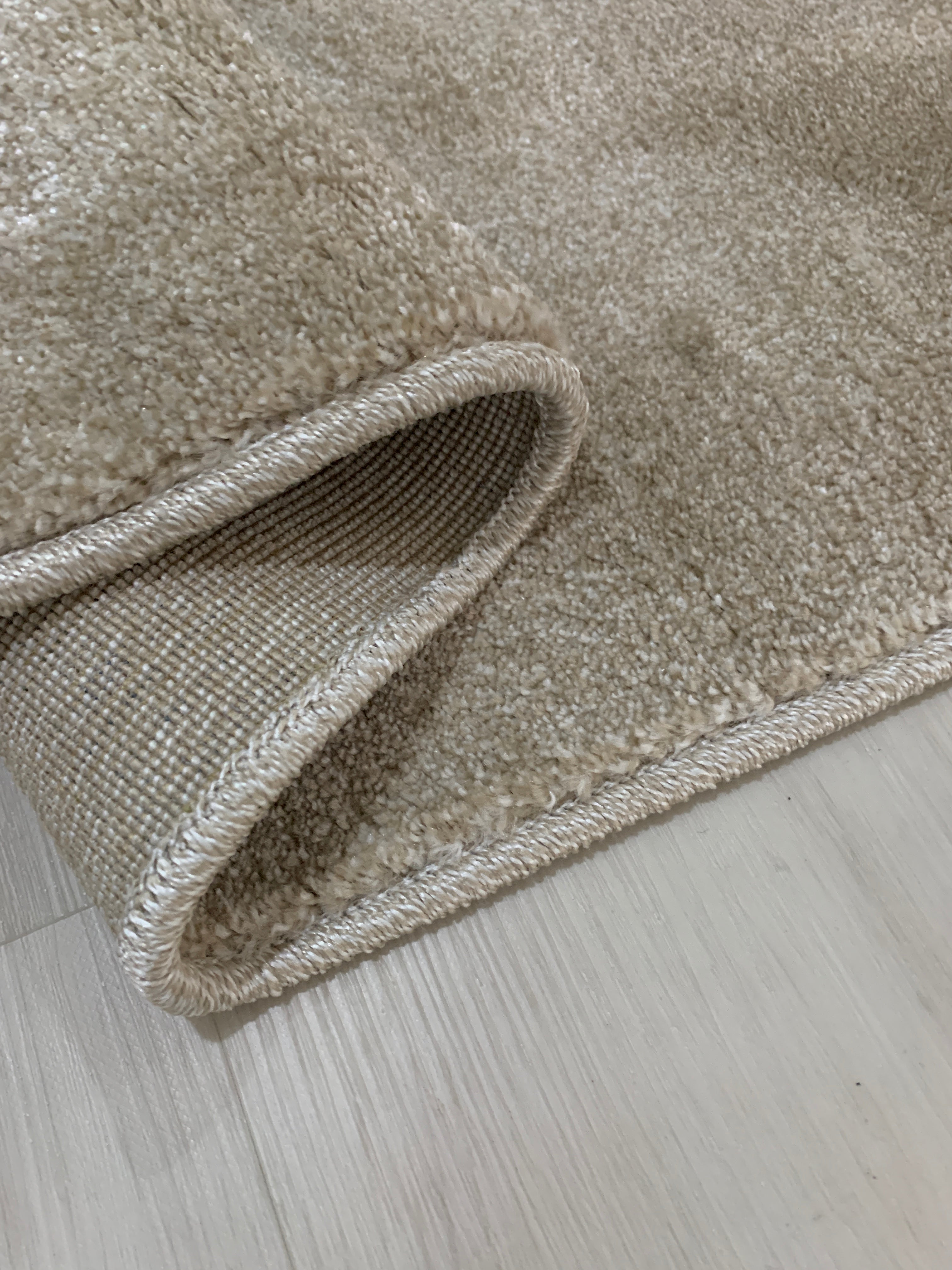 Tapete Liso Pelo Baixo Bege - Verona