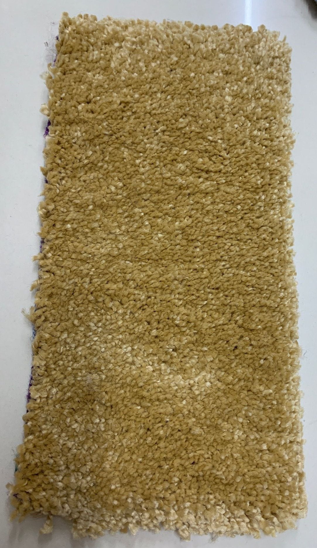 Tapete Liso Pelo Baixo Dourado - Verona - Larbonito