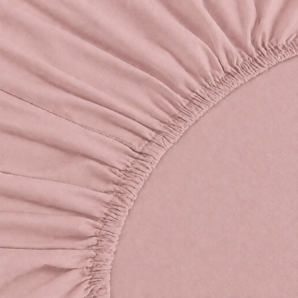 Detalhe do elástico franzido do lençol de baixo rosa velho